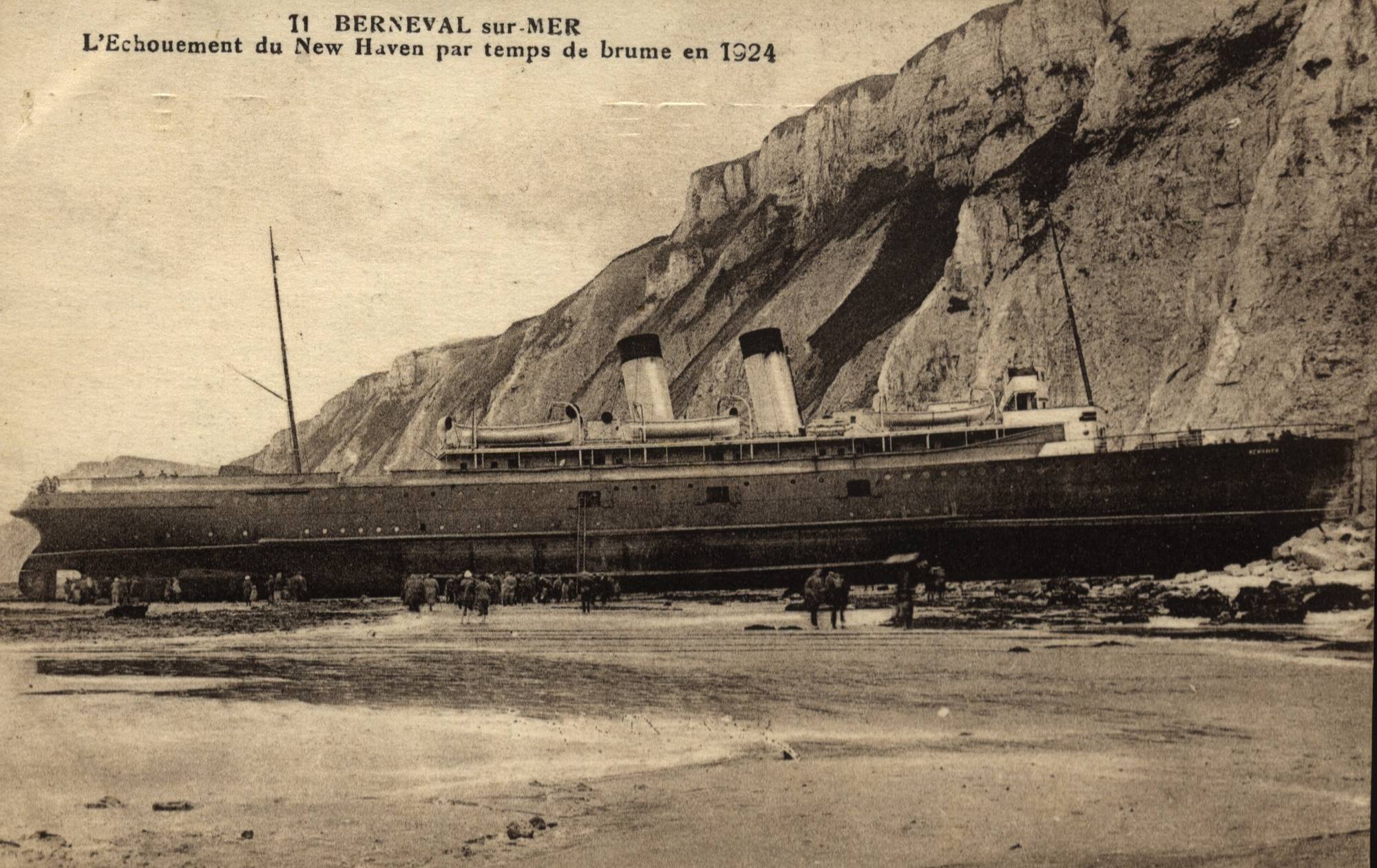 Le Newhaven au matin du 6 après avoir percuté la falaise de Berneval (annexe 10)